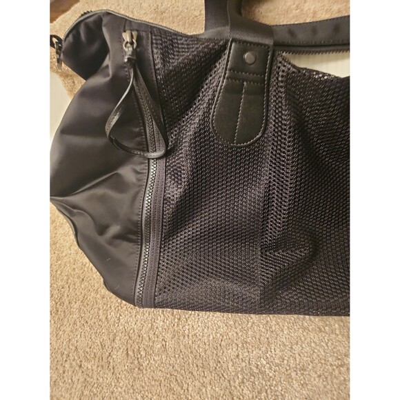 Lululemon Black Nylon & Mesh Large Travel or Gym Duffel Bag - Picture 4 of 12